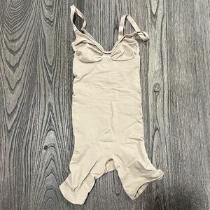 NWOT Skims Sculpting Bodysuit Mid-Thigh Seamless Shapewear Bodycon Sand Size XS